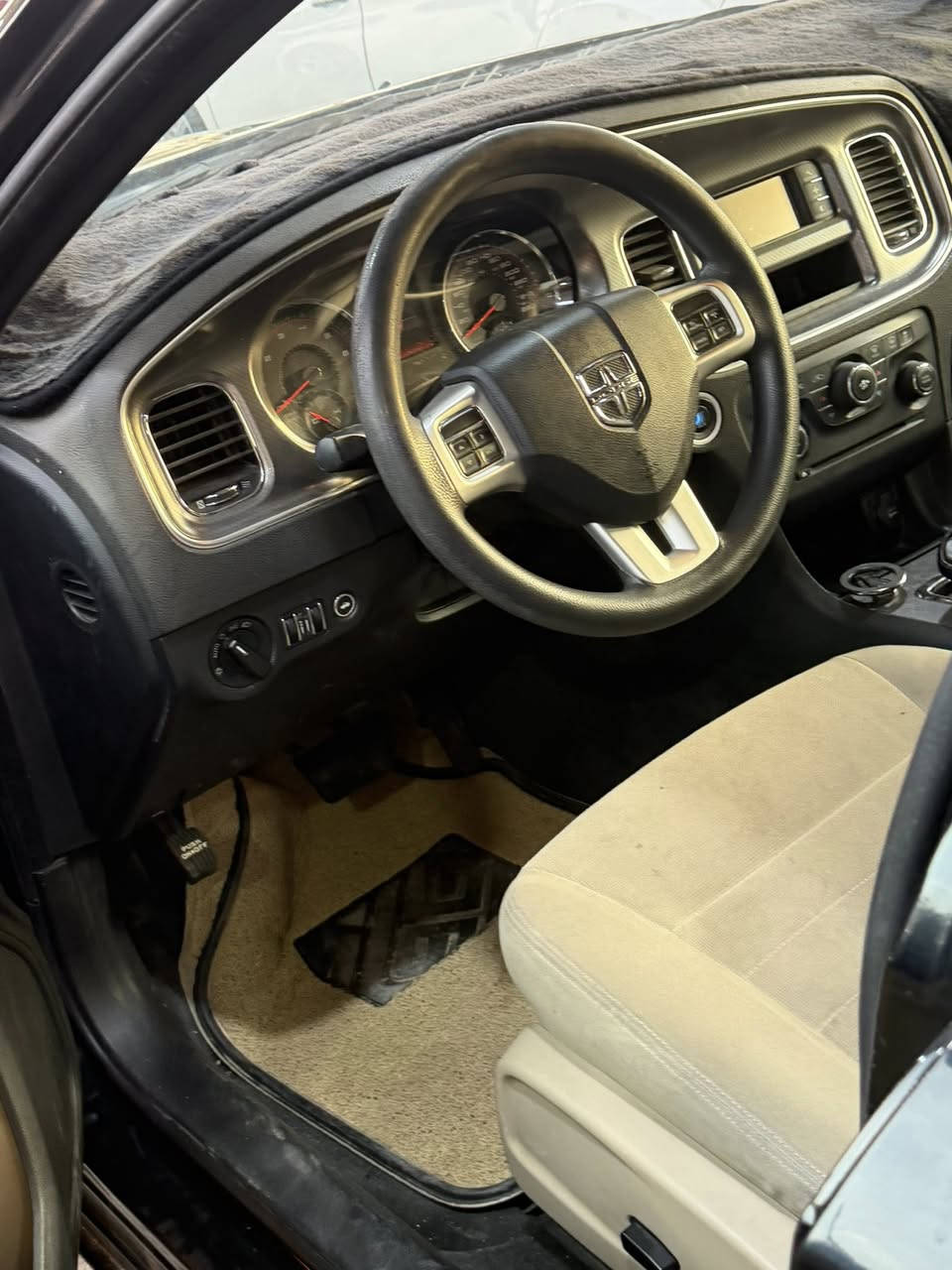 سلام وعليكم جارجر 2014 حاويه كفاله حته من الصبغ مكينه 3600 كسر كارتون السياره كفاله مكينه كير حداديه تبريد مكان السياره بصره (***********)
