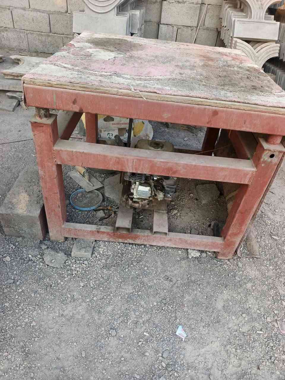 السلام عليكم معمل لاينات حديقه للبيع قوالب ربل الصلي  خباطه+هزاز والي يريد يشتغل بيه خير من الله   السعر مليونين المكان الانبار حصيبه الشرقية ***********
