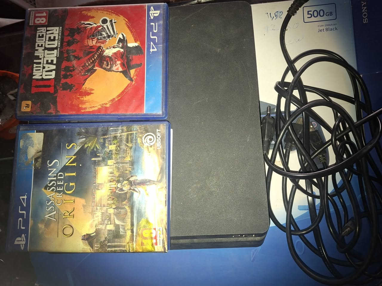 بلي فور جديد مستعمل تقريبآ شهر او اقل يدات عدد٢ أقراص عدد٢ فول الله يشهد 
اليريد ايراسلني او ايتصل***********
