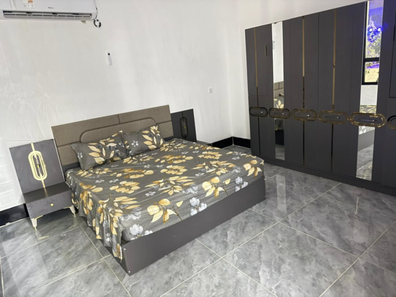 😍😍فر صه ستثماريه إيجار موسم كامل 😍😍
مزرعه موثثه كامله جديده مساحه نص دونم
رفعات كهربائيات كلها جديده غرفتين وصاله
كراج جبير حديقه جبيره جاهزه مجهزه موسمهاخير من الله ماء حلو ماء بئر 
ألعاب 
فيشه
منضده
بليارد
بلي 
ستفسار ***********
