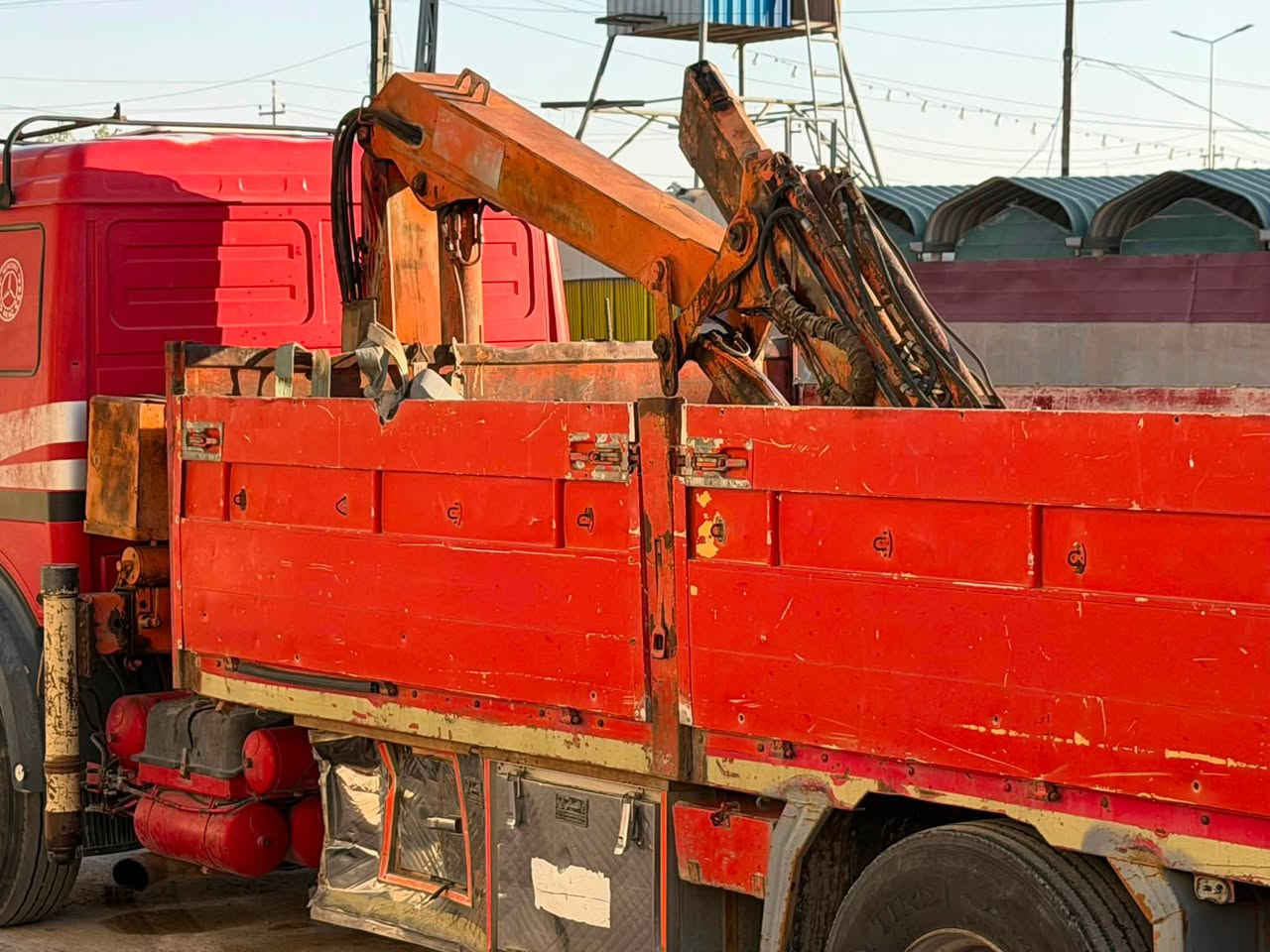 كرين للبيع بس الجهاز 5 طن 3 سلايتات مكانه نجف شرط الشغل ***********  سعره 25ورقه
