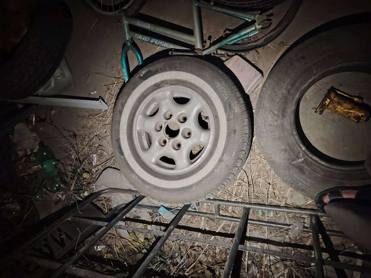 للبيع سيبايه  دركه ام عيون   زعانف
تخم  تاير  هوه والويل   تخم كشنات ابو غريب خان ضاري
***********. ***********
