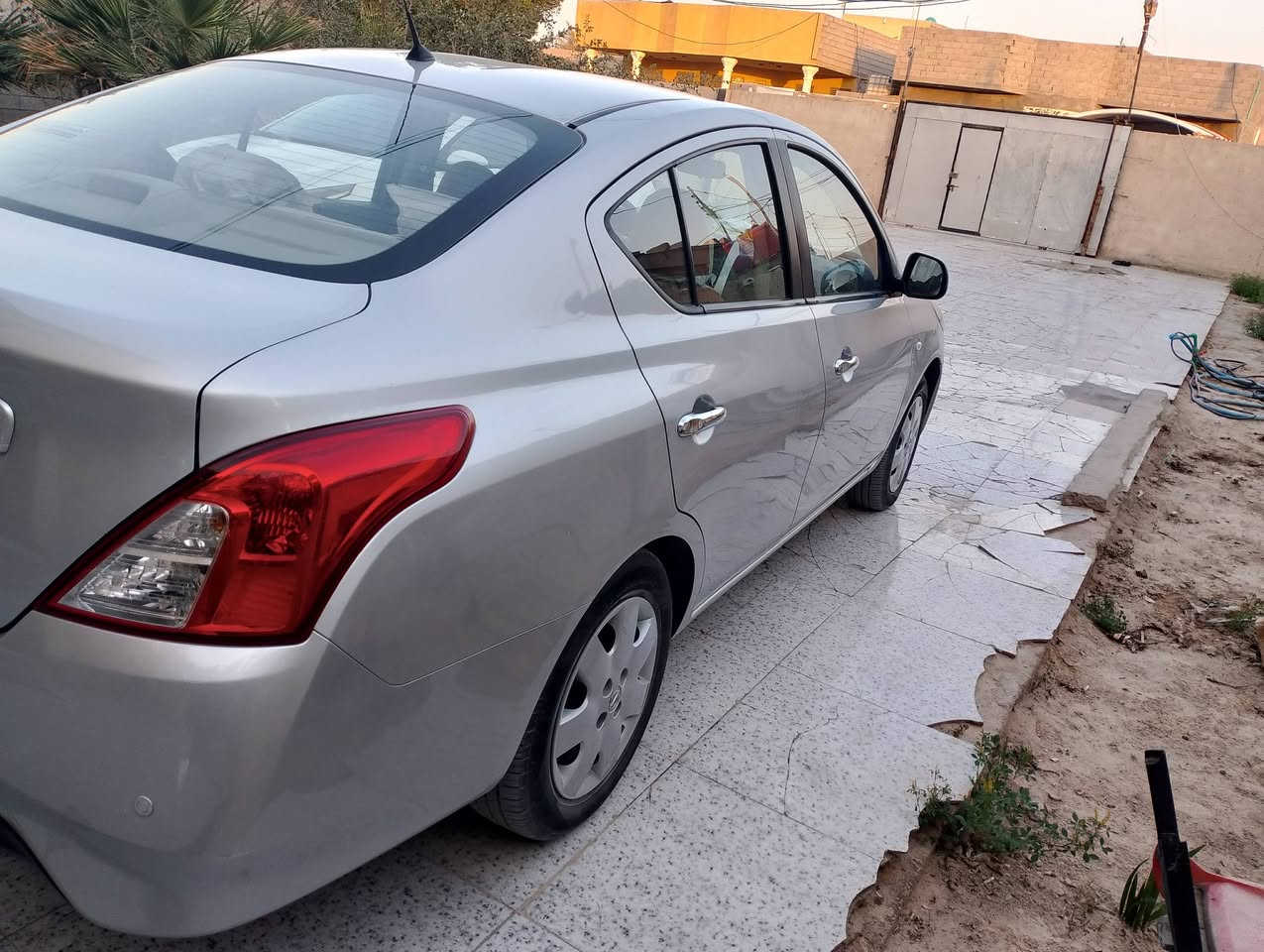 سلام عليكم نيسان صني هندي بليته الزركه  مديل 22سياره جديده ماشيه 58الف سياره كفاله عامه ماعده ظربه خفيفه من وره وكلشي مماثر ابد  وقبق جنطه مقسمينه مثل مموضح بسونار مابيه ولبقيه كله كفاله عامه سنويه جديده لحد نهايه 2030 سعر 116مكاني البصرة ***********
