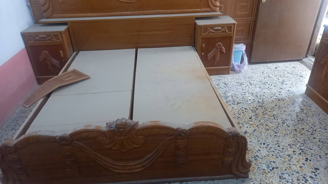 غرفه اخشاب نضيفه مامستعمله استفسار على الرقم ***********
