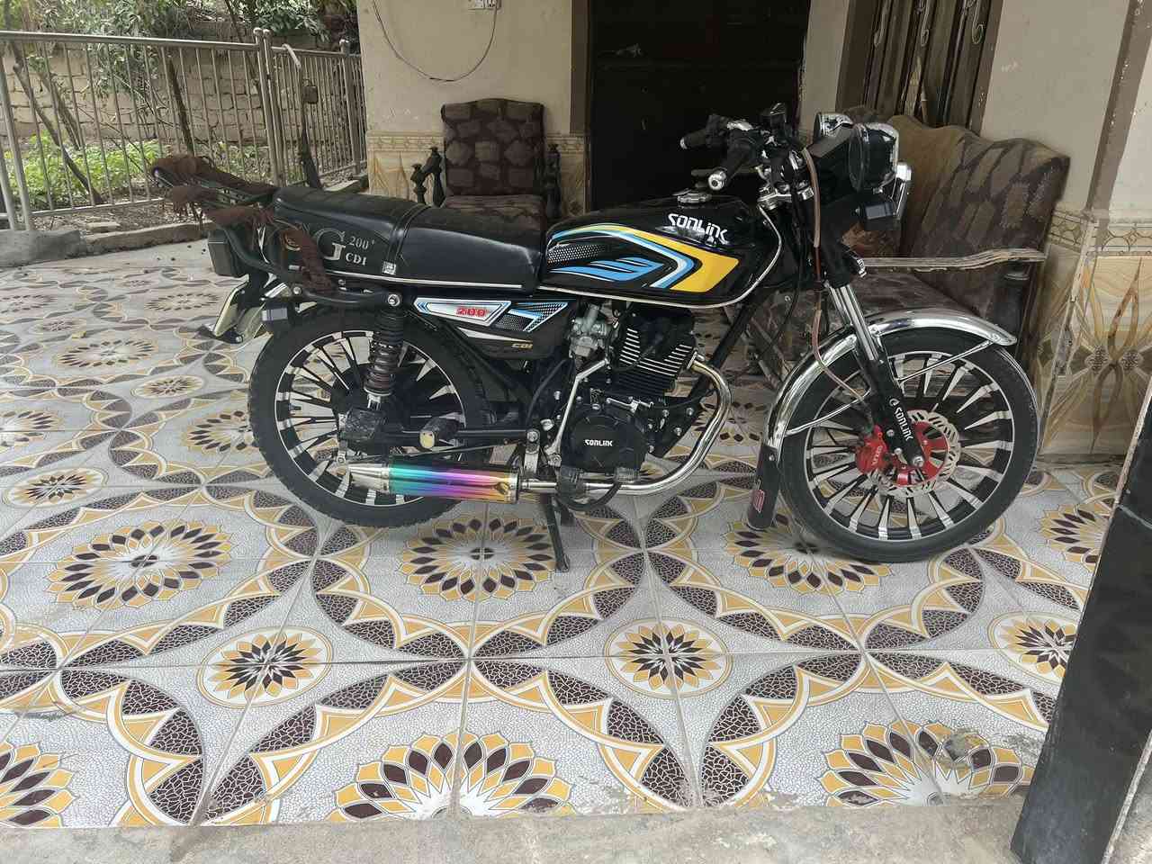 سيفان موديل 25   دراجه بعده جديده كلشي ما ناقصه  للبيع *********** مكاني تقاطع الساده
