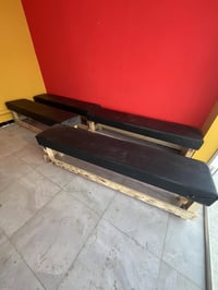 مصطبات خشب   عدد اربعة نوعية قوية   دوشمة اسفنج وجلد اسود شغل جديد للب...