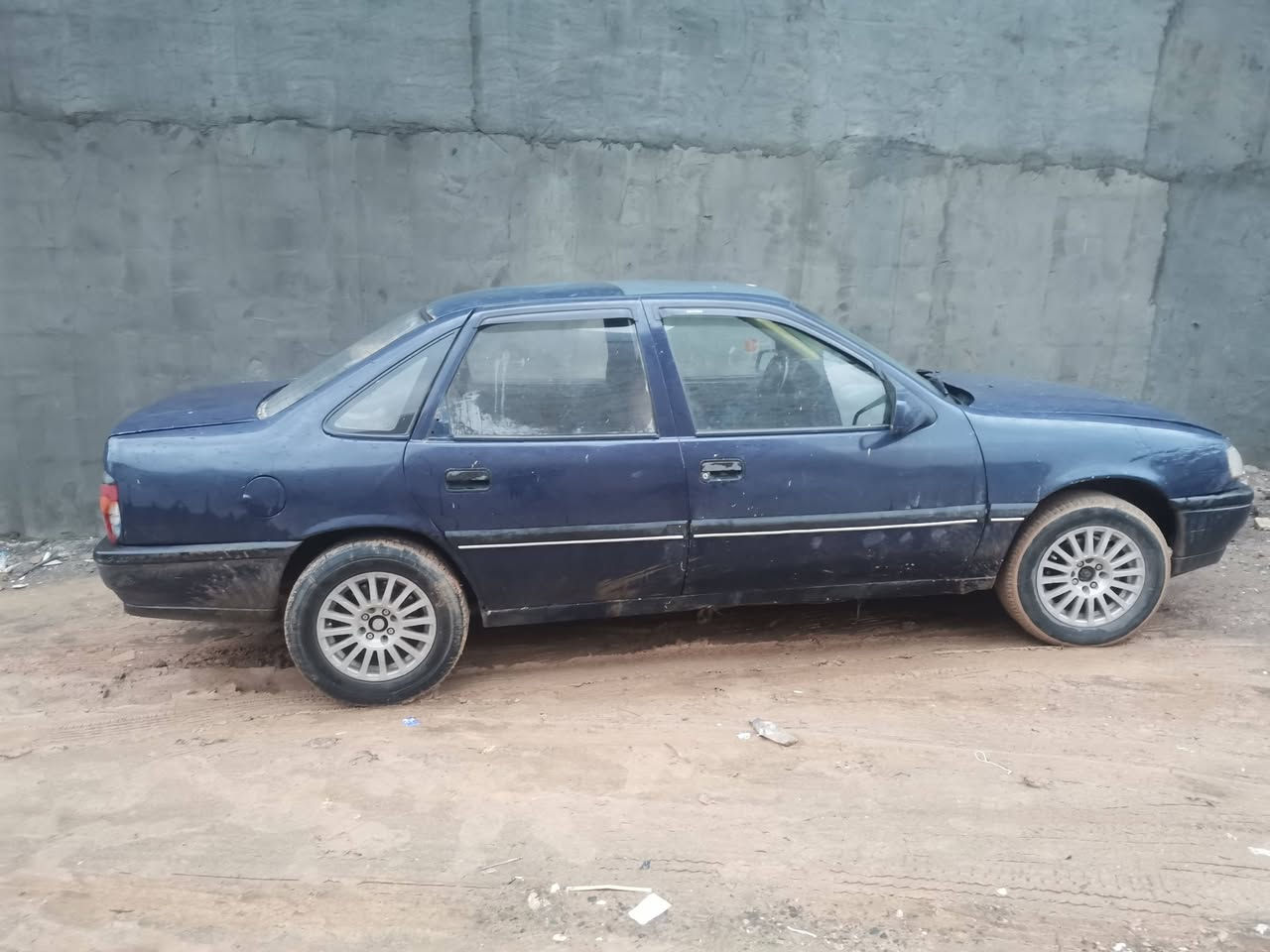 بو فروشتن نرخي11وه ره قه و كه ميك مه جال واجي هه يه به س كيرو مه كه ينه ي بيكيشه يه شوين هه ولير***********
