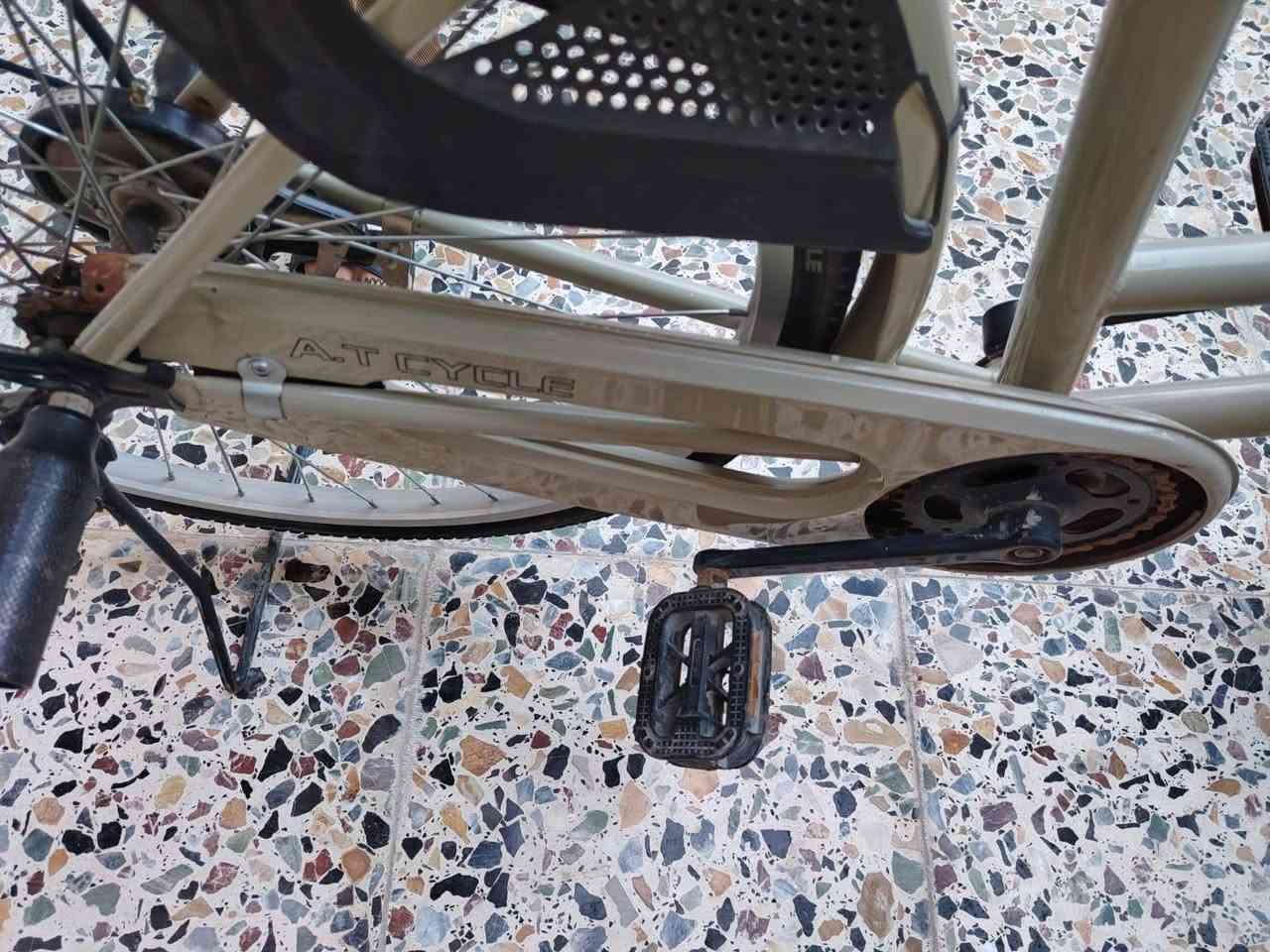 سلام عليكم بناتي حجم ٢٦ نضافة موضحة بل صورة السعر ١٢٥ وبي مجال للطيبين عنوان بغداد مدينة الصدر***********
