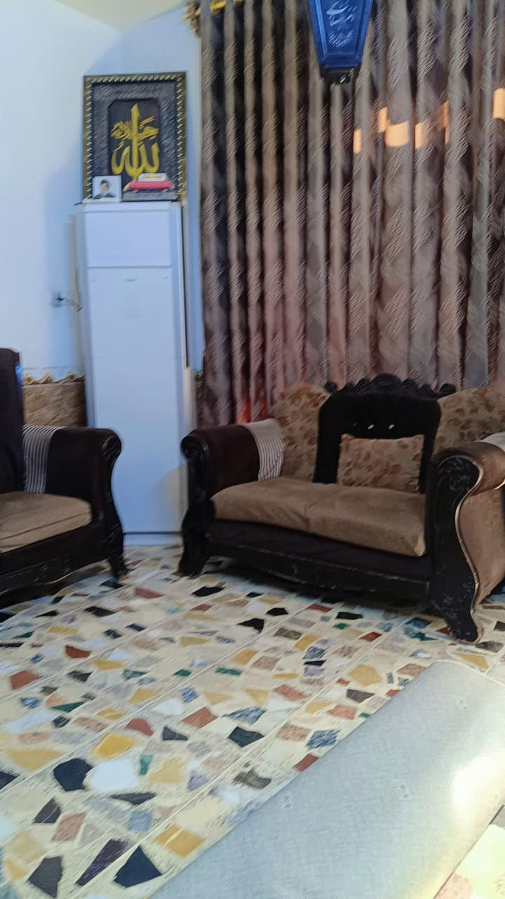 للبيع تخم عشرة مقاعد سعر 400وبي مجال تواصل على رقم ***********
