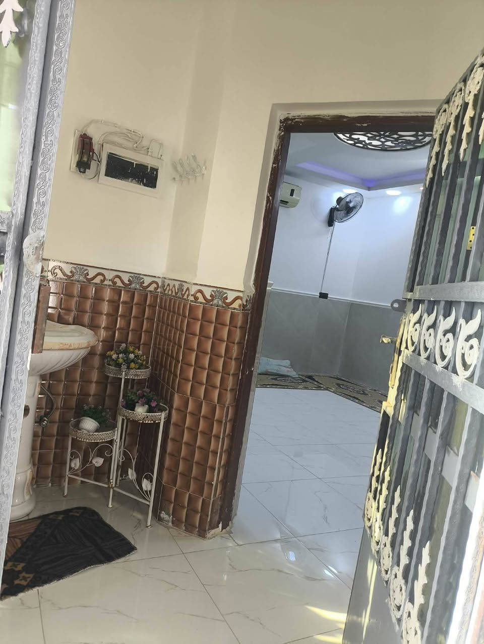 عقارات النيزك
#سعر_بلاش     70
طابو صرف
دار للبيع المساحه 120
حي الزهراء قريب عن شارع 20 موقع مميز شارع المشتل

🏠يتكون الدار من
من غرفه مساحه 6×4م
واستقبال كبيره 5×4.5م
مطبخ 4×3م
كراج بعرض 3م
صحيات داخليه او خارجيه
في الطابق الثاني صاله بمساحة الابعاد صاله الطابق الأول

#للإستفسار_*********** او مراسلة الصفحه
او زيارة المكتب في حي التاميم قرب مجمع السبطين
