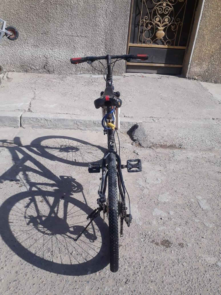 السلام عليكم 
متاح بيسكل الصنع الماني 
الحجم ٢٦ كامل ما بي أي نقص السعر ١٠٠ الف 
او بي مجال بسيط المكان بغداد الدوره رقم الموبايل 
📲📱*********** بي واتساب
