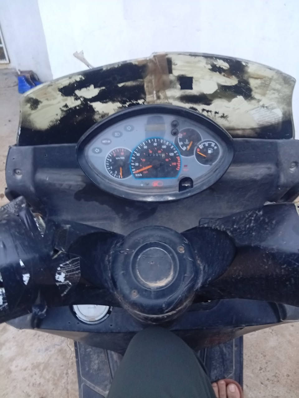 سلام عليكم للبيع او مرواس حسب القناعه دراجه كامكو لود دراجه بيها خيط بخار ممبين ونواقص مثل مموضح بالصور ممأثره على مشيتها ابد كهربائيات كلها شغاله دراجه نكره سلف شغل واطلع  سعرها ٤٥٠وبيها مجال للطيبين او مراوس حسب الاتفاق مكان ديالى قرية الرگه للأستفسار ***********
