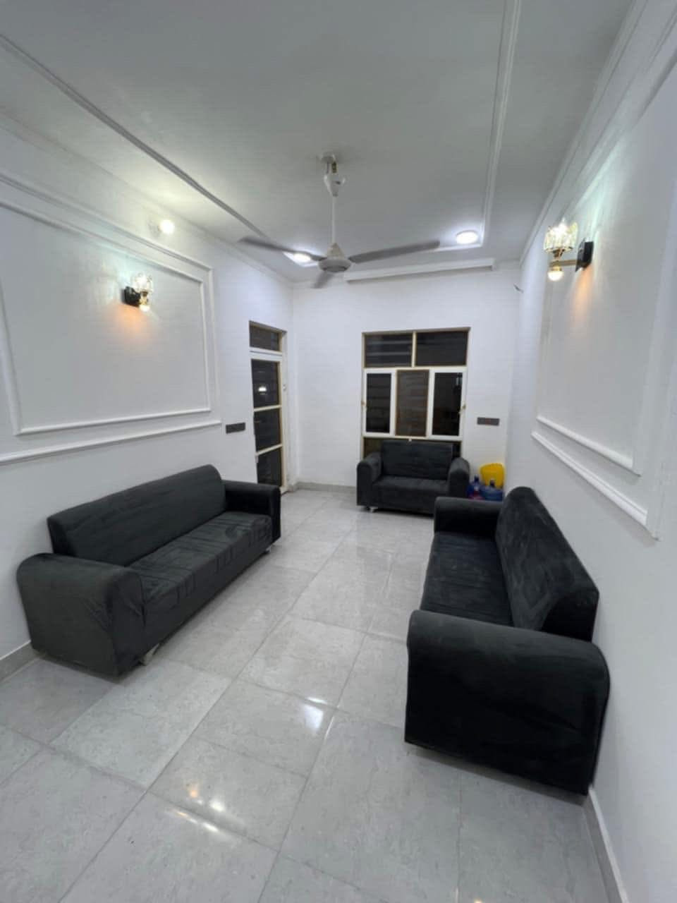 السلام عليكم بيت للبيع بكاع حي بابل بالزراعي قريب ع التانكي او مساحته 100 واقع حال 112 البيت نظيف جداً 
يحتوي على 
غرفه نوم + حمام داخلي 
هول 
استقبال 
مطبخ طولاني كما موضح بالصوره 
صحيات خارجيه 
السعر كلش مناسب 
للاتصال ***********
