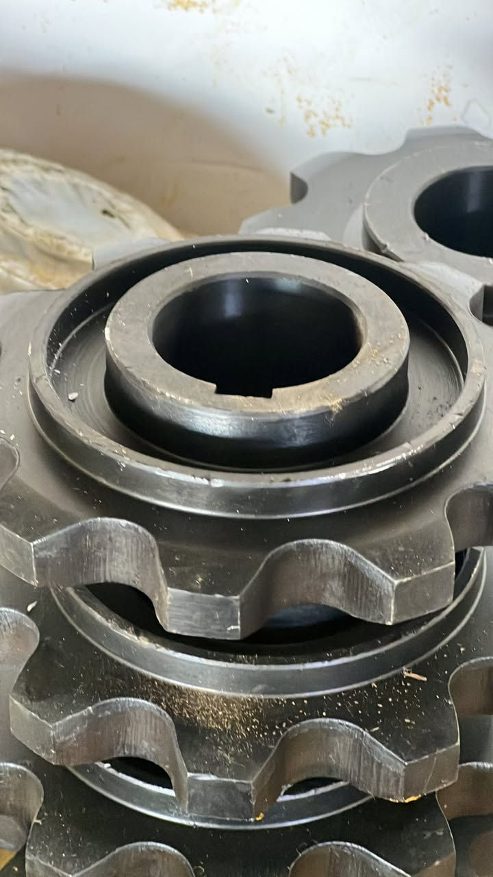 محلات احمد الموسوي لقطع غيار الحاصدات بنوعيها كلاص ونيوهولاند 
بولبرنات skf اصلي وكالة مع شهادة المنشأ 
كرنك بلم بولبرن وخشب كلاص 
كرنك بلم نيو هولاند 
واتربم كلاص ونيو هولاند 
مضخات كلاص ونيو هولاند
كونكيفات كلاص ونيو هولاند 
غرابيل نيو هولاند وكلاص 
بليات منوع نيو هولاند وكلاص  
دشالي نيو هولاند وكلاص كامل منوع 
جهاز سكين كلاص ونيو هولاند تركي 

العنوان النجف ناحية العباسية قرب الجسر 
***********
