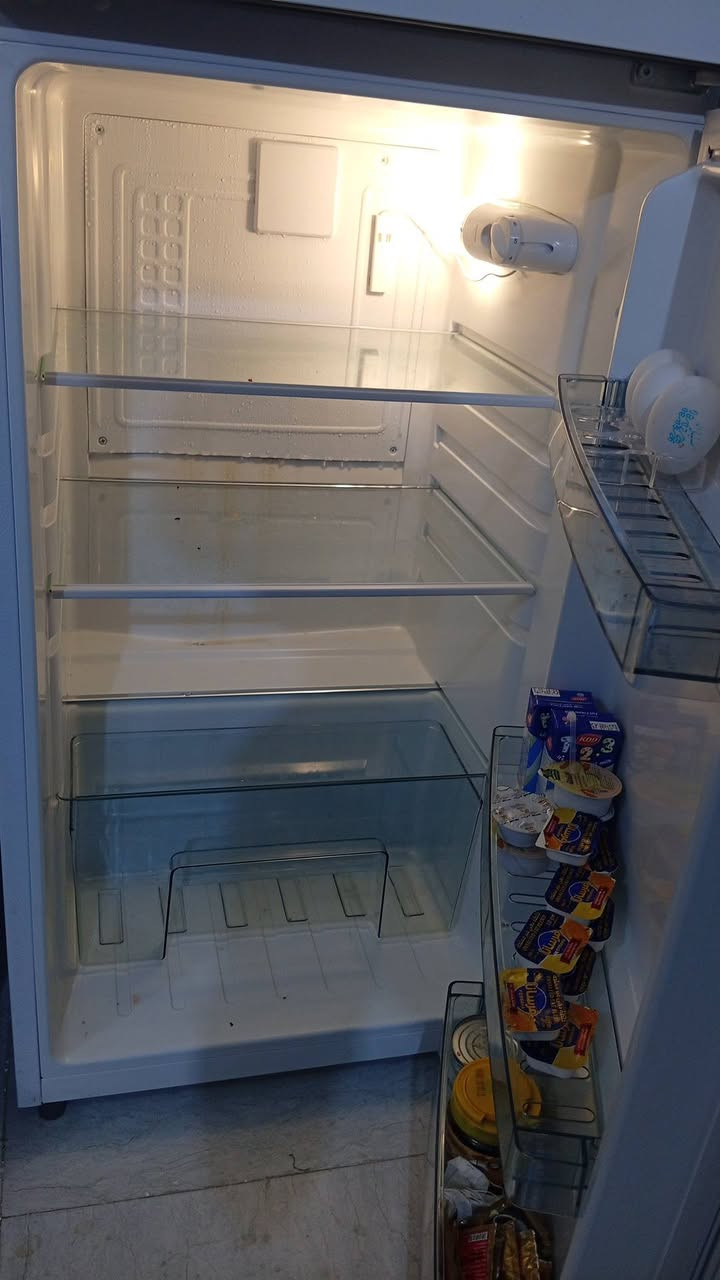 ثلااجه للبيع استعمالهه شهرين فقط مكاني كربلاء واتساب***********
