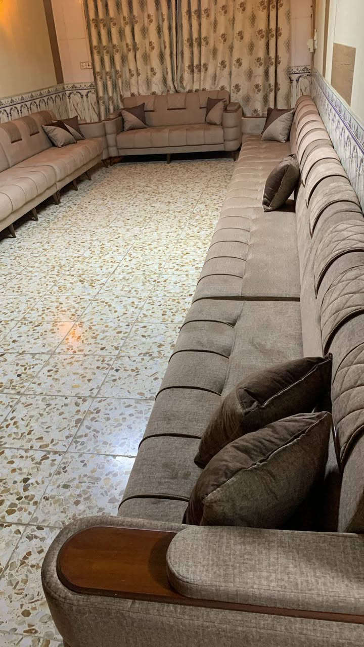 ديوان حطاطه ثقيل درجه اولى شغل معلمنه  قياس ١٤  متر ونص ٢٠ مقعد  كورنر. خشب بلوك اسود سمك ١٦ سم ثقيل خالي من ال ان دي اف سفنج مضغوط مميز أول مع طبقه اكسترا طبي قماش خاولي ناعم. لون بيجي مطعم ب الجوزي . نظام تركي شغل عراقي بالدرجه الأولى عالفحص تفحص عند الاستلام اي اختلاف ماتستلموه يرجع.. متوفر ١٠ مقاعد وايضا نشتغل حسب طلب استفسار *********** متوفر واتساب

