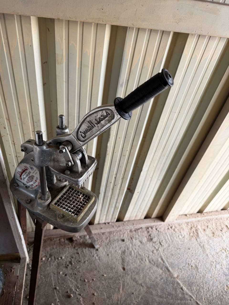 غراض كافتيريا للبيع 
الأغراض ابيعهن شلع
2 قنينة غاز 
1شواية همبركر
1براد كبير 
مثرامة يدوية مال مطاعم 
سنكي 
تانكي 500 لتر
2 مروحه جدارية 
مغسلة 
جام خانه 2.5 متر 
طباخ مع ثنين طاوات 
مفرغة المنيوم متر ونص 
السعر : 700 وبيه مجال 
مكاني بابل الكفل ***********
