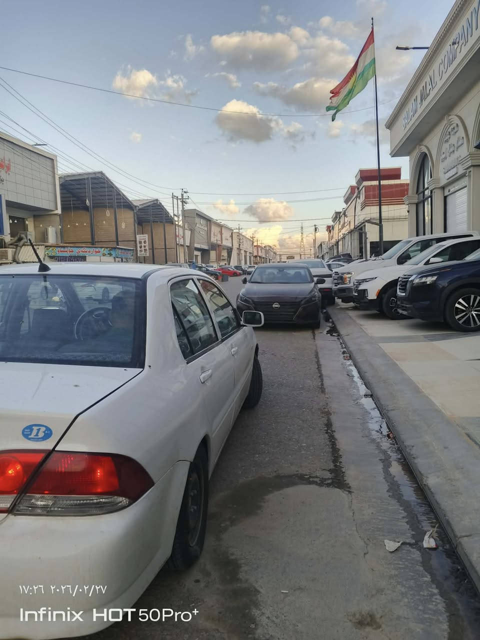 سلام عليكم لانسر موديل 2001بسمي رقم واسط مصبوغه جماليه مكفوله من اي ضربه
كير ومكينه وتبريد مكفولات تخم تاير جديد اي نقص مابيه
سياره جاهزه السعر 60 رقم الهاتف ***********
مكان سياره بغداد  كير ومكينه كورلا
