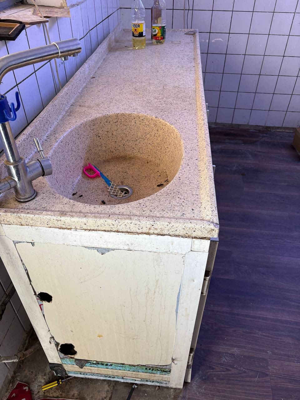 بيع كاونتر وملحق وسنك  مكان بغداد حي الجامعه 
السعر ٤٠٠ الف بي مجال  
هاتف :   ***********
