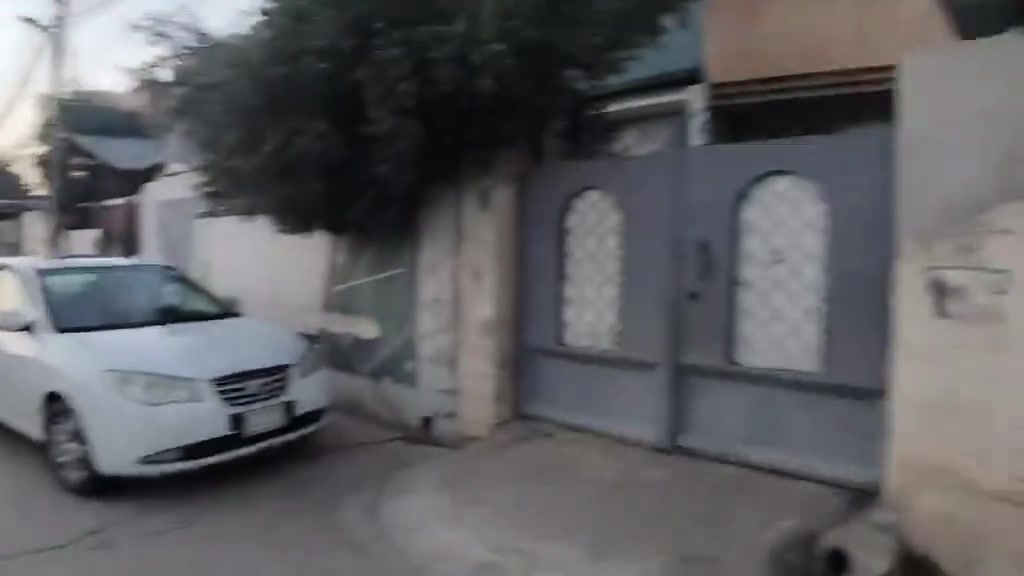 السلام عليكم ورحمه
عقار للبيع في حي الزهراء
(حي صدام ) مساحه البيت 220 متر 
 قريب جدا على الاسواق
1. وقريب على الروضه الحكوميه روظه الصقور
2. وابتدائيه شرحبيل ابن حسنه
3. وقرب ثانويه المقداد 
البيت يرهم للستثمار كمخزن ويصلح للسكن
للتواصل

اسيا. ***********
كورك. ***********
