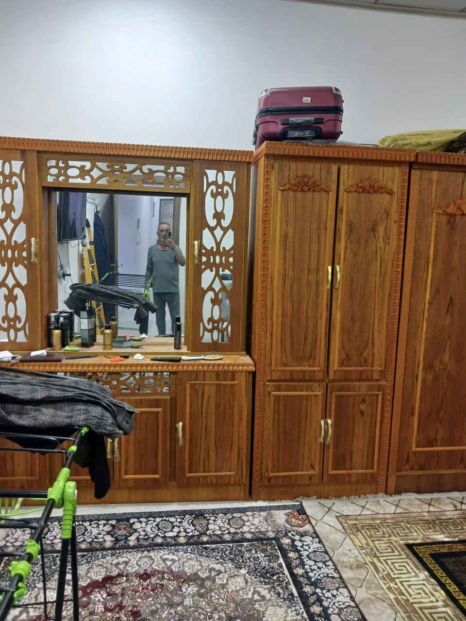لبيع السعر750وبيها مجال حي التعليم رقم هاتف***********

