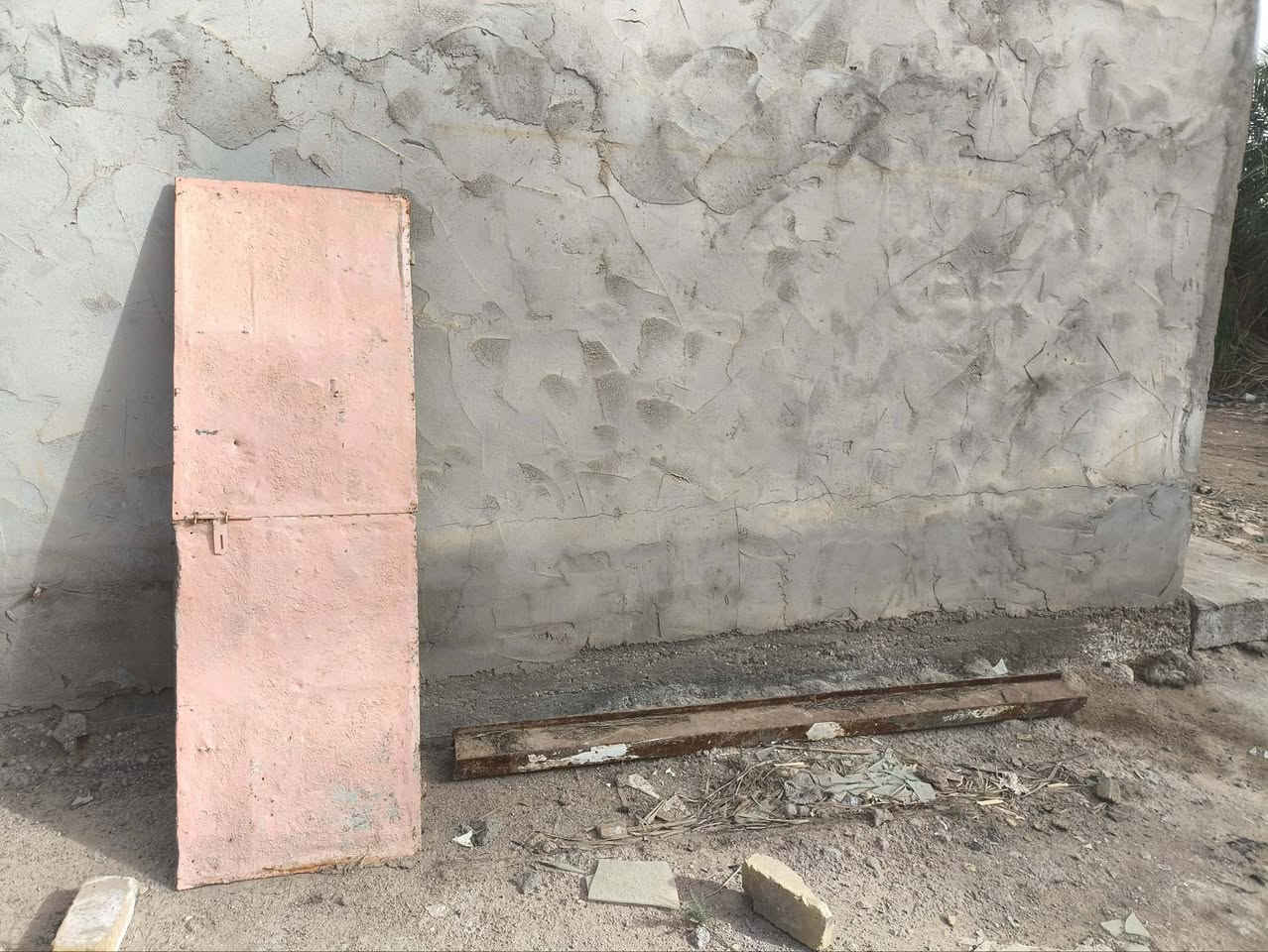 السلام عليكم باب طلاكتين مال حوش  وبايبان ثنين وشبابيك
للأستفسار الاتصال ع رقم فقط 
‏***********‬‏

