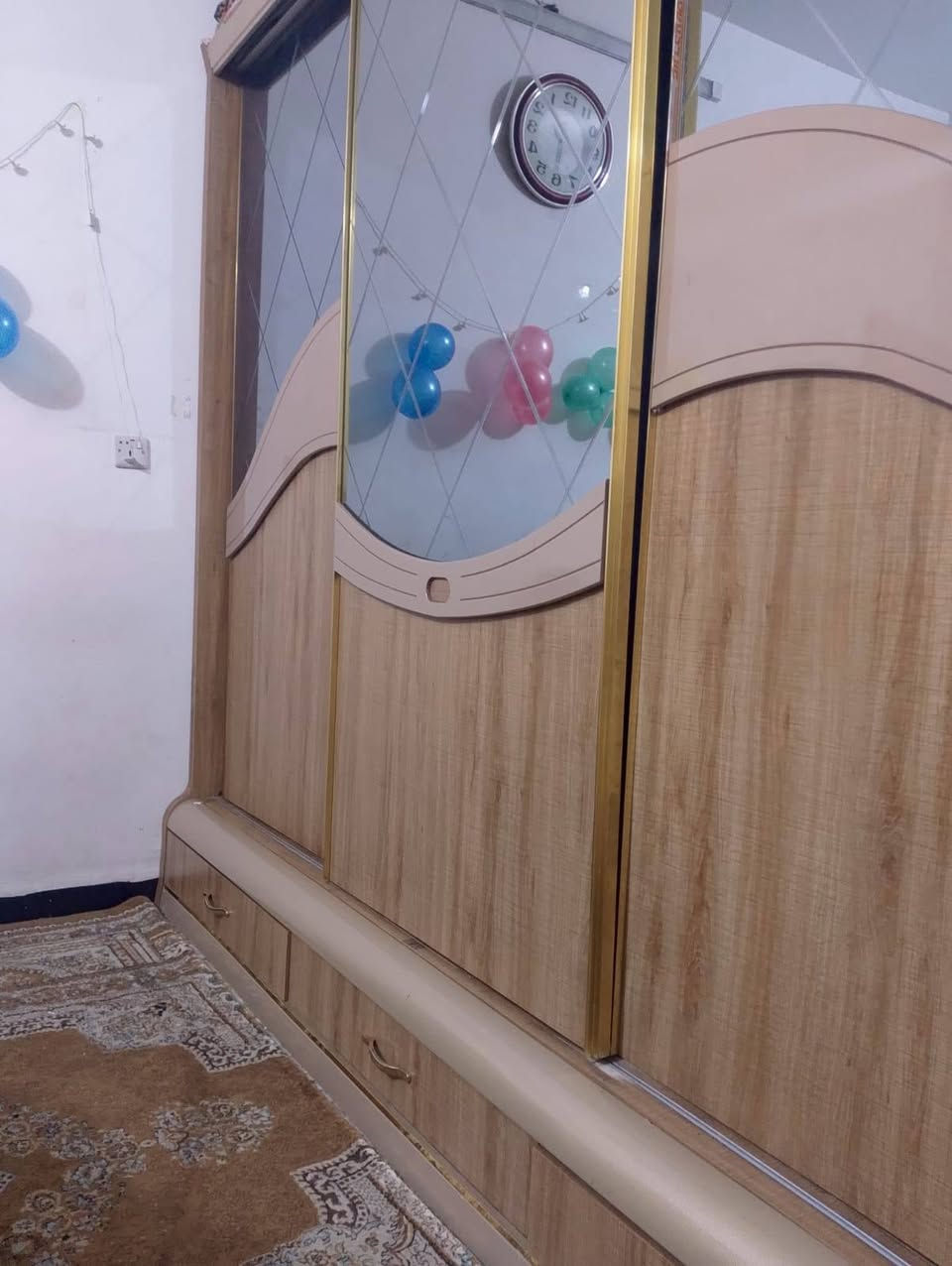 غرفة تركية درجة اولى نظيفة جدا 
8 قطع سلايدات هيدروليك 
السعر 700  المكان الشعب التجار
الاستفسار  ***********
