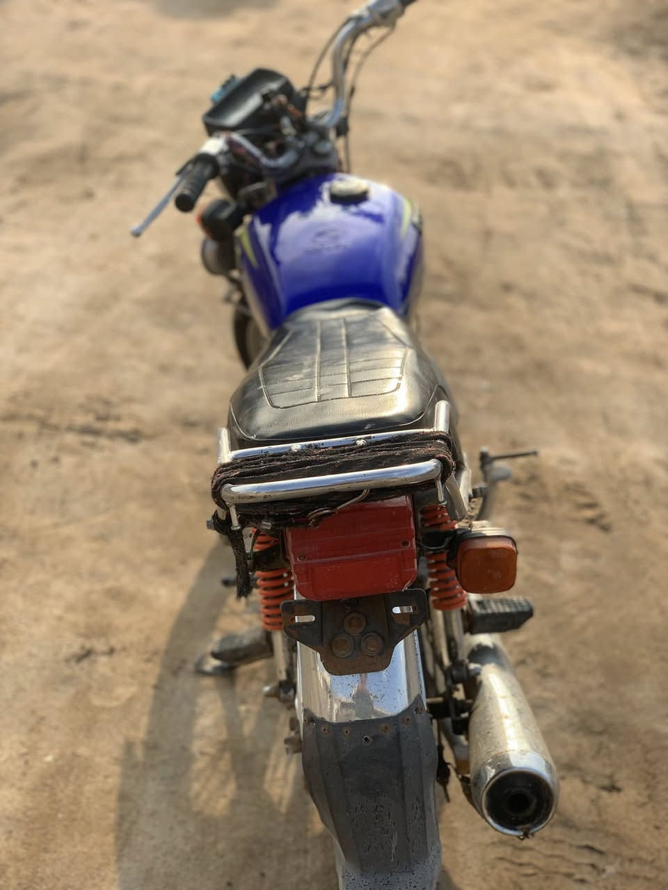 سلام عليكم شباب دراجه ارشه موديل 18 اوراق سعر 650 او بيها مجال ..هذه الرقم ***********
