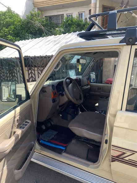 السلام عليكم تيوتا لاندكروز حوثي موديل ٢٠١٣ 
مكينة ٦ سلندر ٤٠٠٠ بانزين
تانكي واحد ١٢٠ لتر 
رقم بغداد باسمي تحويل باي وقت 
مكفولة مابيه قطعة صبغ والسونارات القديمة موجودة گير مكينة بلادي

سعر ٢٥,٠٠٠$ وبيه مجال للشراي 
***********
