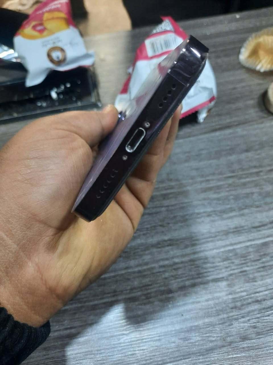 اسلام عليكم ايفون للبيع سعرة 250 وبي مجال حك الجية اني ما اعرف ب اليفون وبي ايكلود ماعرف اوخرة + كامرة الوجه ما تشتغل + خط ما يشتغل شراي خاص او اتصل *********** مكان نجف عسكري
