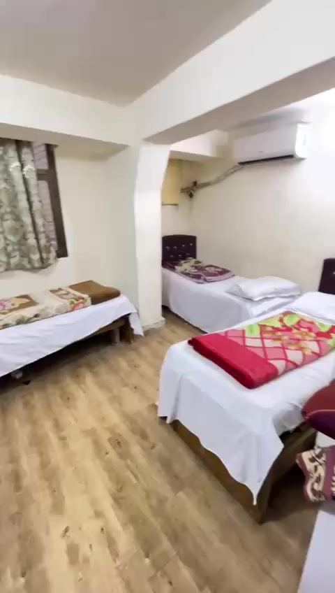 سلام عليكم أثاث فندق للبيع جرابي دواشك بطانيات مغاسل أبواب ثلاجات عنوان كربلاء باب بغداد قرب فندق الدله رقم الهاتف ***********
