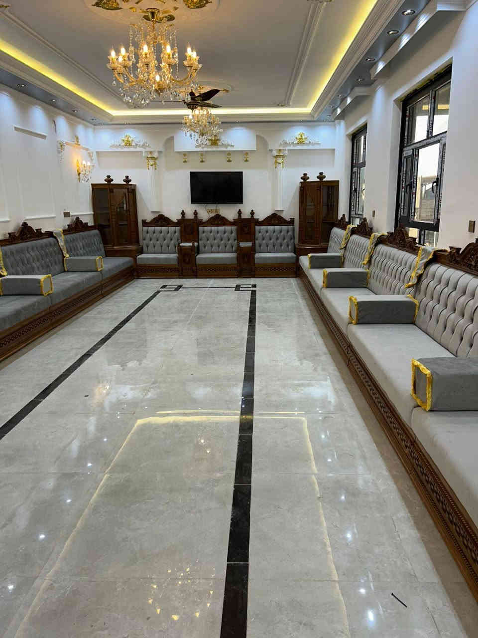 معمل نجارة الايهم 
⚜️ديوان حديث بأسلوب معاصر ومميز⚜️
تم تسليم طلب احد الزبائن في المدائن الى الاخ ابو عمار العكيلي 
 شايف كل الخير 
***********

حسب طلب الزبون والمساحه المطلوبه🔨✂️
كادر محترف في التصميم والتنفيذ 👌
يوجد كادر متخصص لأخذ القياسات 📝

مصنوع من ارقى الاخشاب الطبيعيه👍
من خشب الچام الروسي المجفف🌞
والسنديان الامريكي 👌
والزان المصري ⚒️
خامات واقمشه مستورده جيدا جداً🛋

قماش خاصيه waterproofing

امكانيه تغيير لون الخشب والاقمشه حسب رغبه الزبون

العنوان - بغداد بسماية الشارع العام مقابيل مستشفى الجامعة اللبناني

للاستفسار يرجى مراسلتنا على بريد الصفحه📩
خدمة اخذ القياس مجانآ
خدمة النقل والشد مجانآ 🚚
او الاتصال📞
***********
***********📲
