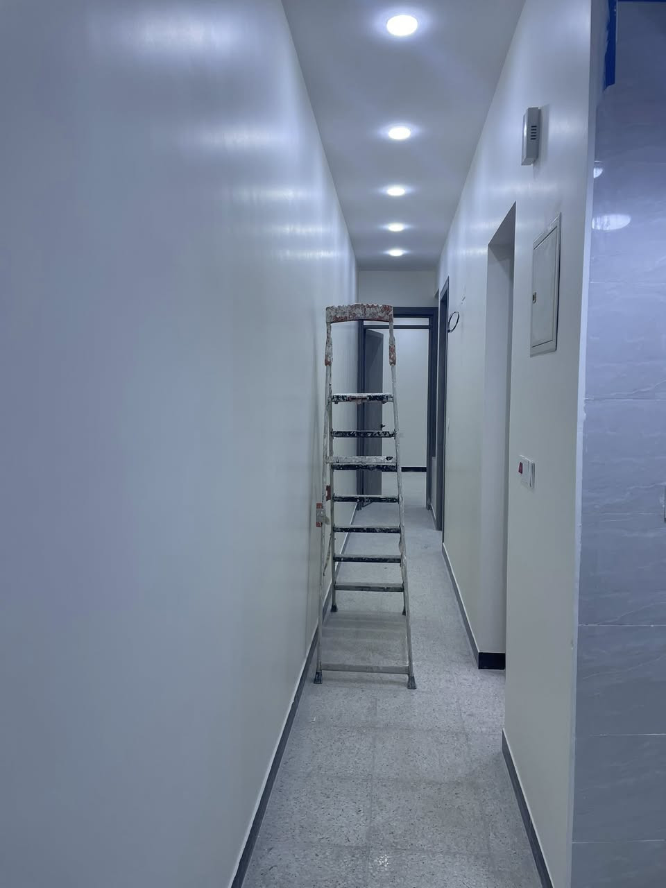 للايجار شقة طابق اول زيرو بناء 2026 طابق اول تتكون من غرفتين وصالة ومطبخ معزول وخدمات مساحة 100 متر في منطقة الاعظمية شارع قاسم ابو الكص
للاستفسار اكثر التواصل ع الخاص او الاتصال ع الرقم *********** واتس اب
** الايجار عوائل فقط**
