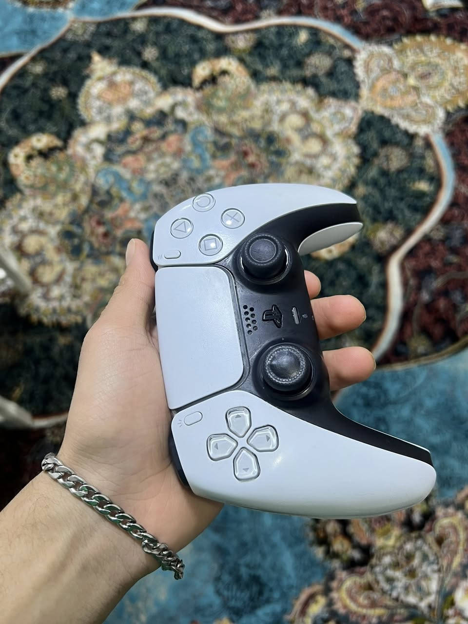 السلام عليكم بلي ستيشن 5
محلقات كاملة  جوستك عدد 2 واير تشغيل وايرHD 

اقراص عدد 3 

ريد ديد ردمشن 2

غوست أوف تسوشيما 

FC25 

السعر ع الخاص او اتصال 

***********
