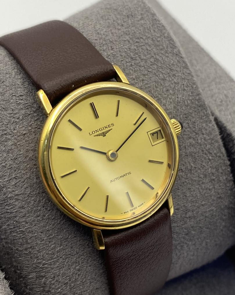 LONGINES 
اوتوماتيك 
٢٣٥$
نظافة جيدة 
قطر ٢٩ 
سير و بوك مُستبدلات 
* اتوقع الزجاج مُستبدل ايضًا 
و يرجى الانتباه لقطر الساعة


**إذا كنت صاحب هذا الإعلان وتريد حذفه لأي سبب، رجاءا أرسل رسالة إلى الدعم الفني**