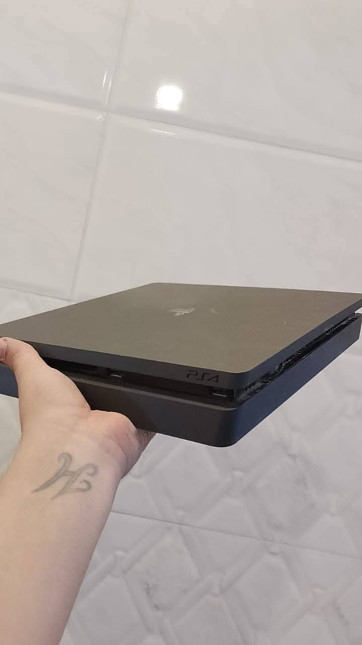 للبيع ابلي فور سلم مهكر.
نظام ١٢ ... جديد بالهه بلكارتونه.. 
سعر ٢٥٠ جديد جديد غير مفتوح  .
مكان بغداد الحريه تواصل واتساب *********** . رصيد ***********
تهكير داخلي ...... يعني تنسهه وراسك مرتاح.
