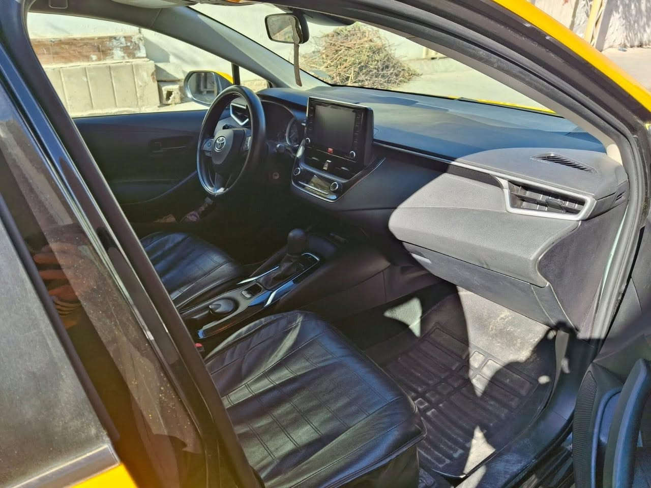 كورلا تكسي 2022سنويه جديده بسمي بنزين + غاز وارد امريكي ضرر المنشأ شبرين بالجامرلغ السكن وشويه باب السكن بدون دواخل وبدون ايرباك الاتصال ب ***********
