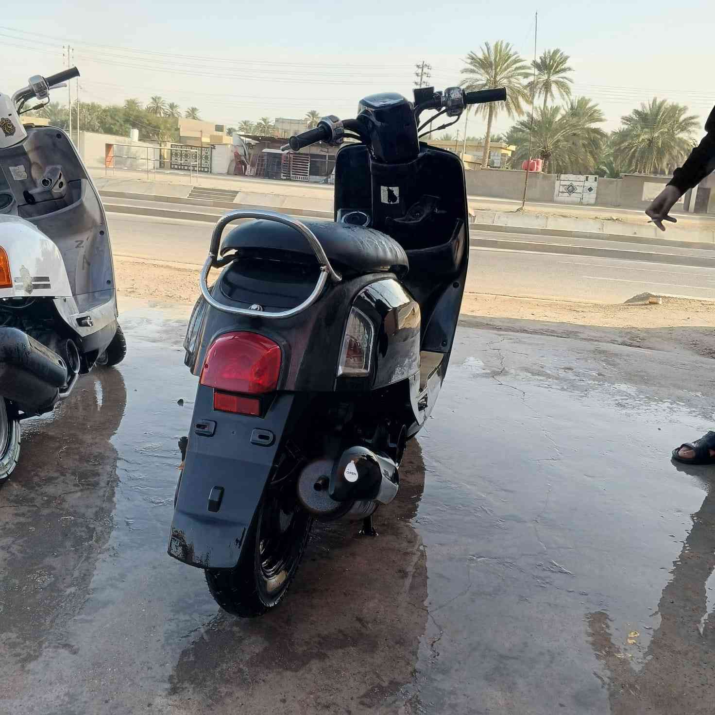 سلام عليكم درجه بوليس للبيع الدرجه حاويه اوبيه وصل معرض الدرجه كلشي ما عايزه كامله من كلشي اشاير اكلوبات عدادات كامله امكله محرك اصبانه ما محطوط عليه صوت ناعم شلعه اومعدال يخبل الدرجه معداله 90 محركه بلادي مامفتوح تجي تفحص اوتشوف ابعينك سعر 750اوبيه مجال  مكاني كربلاءالكنطره البيضه  للشراي يتصل على الرقم***********اوبي وتساب الشراي بي خير اويدلل
