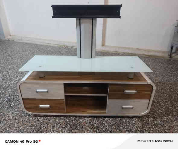 للبيع ميز شاشه نضيف السعر ٣٥مع مجال قليل مكاني كوفه *********** النجف
