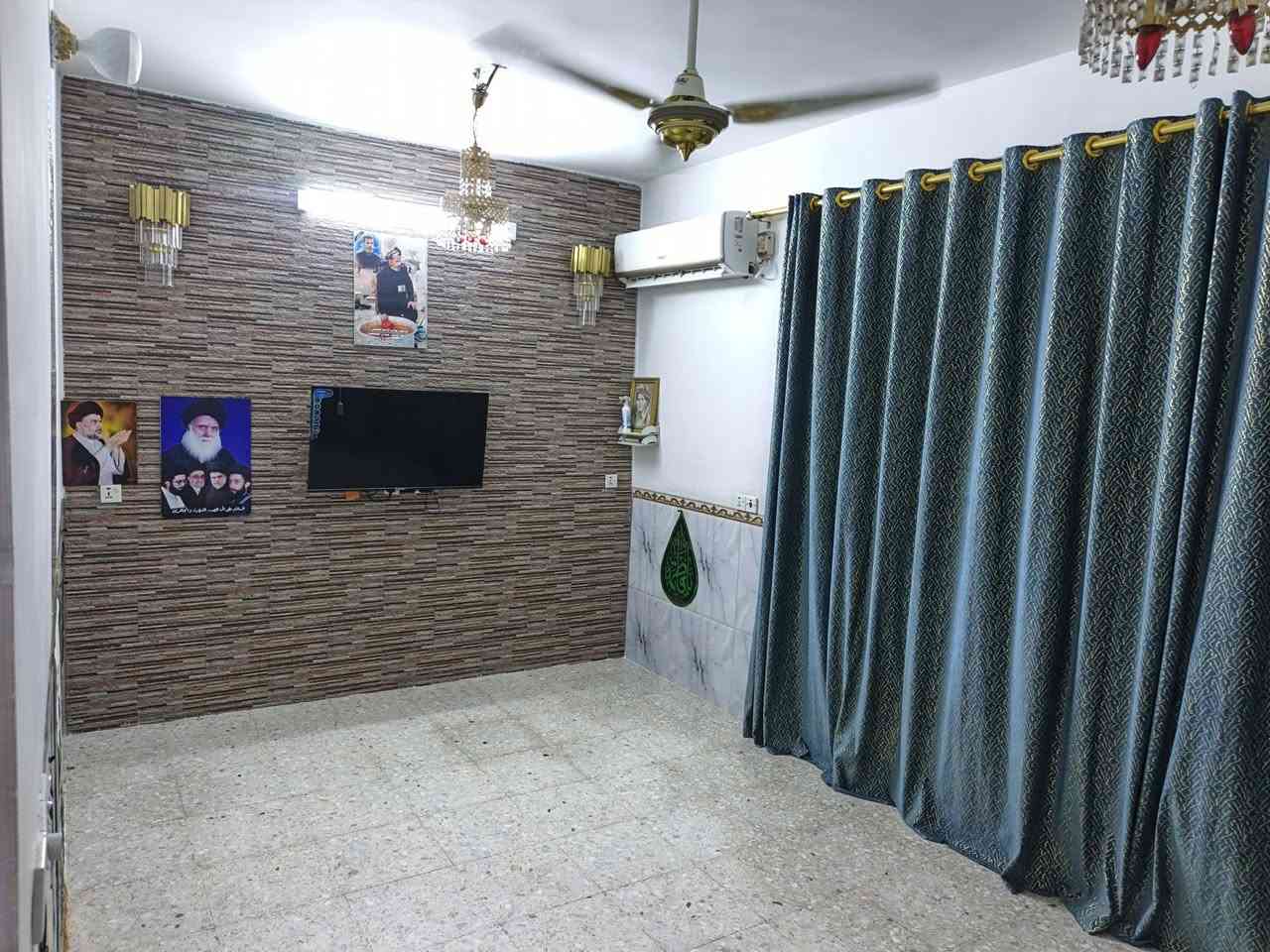 السلام عليكم بيت ركن داخل الفرع 100 متر مربع  الطابق الارضي يحتوي على استقبال+ مطبخ+ غرفه نوم+ حولي +صحيات داخليه+ خارجيه ///
الطابق الثاني يحتوي على ثلاث غرف نوم +صحيات سعر 117 بي مجال بسيط ***********
