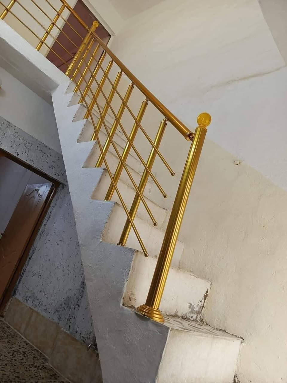 للإيجار 
بيت 50 مترطابقين للايجار جديد ومرتب وحلو حي ميسان شارع الجامع قرب السوك طابقين يتكون من مطبخ وحمام وصاله وغرفتين وحده فوك والثانيه جوه وبيتونه  البيت جاهز للسكن تانكي ماي خط مولده وكيزر
ايجاره 300
 ***********
