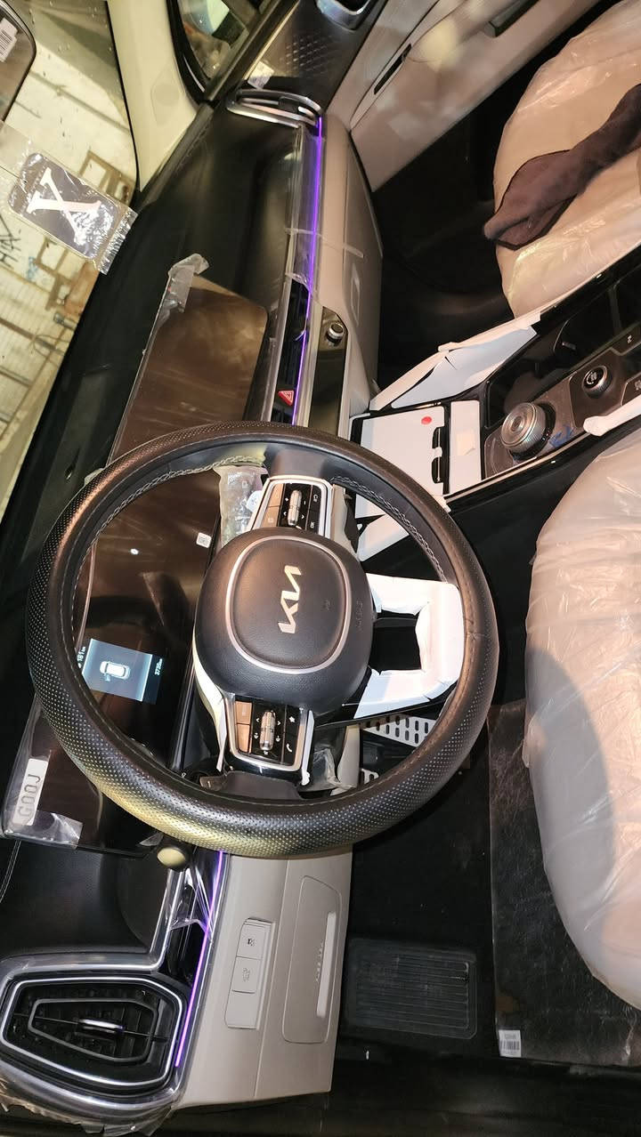 سورنتو 2024 قادسيه ضمان شركه الدوليه مكفوله ماشيه ٣٠ السعر ٣٠٥ وبيها مجال ***********
