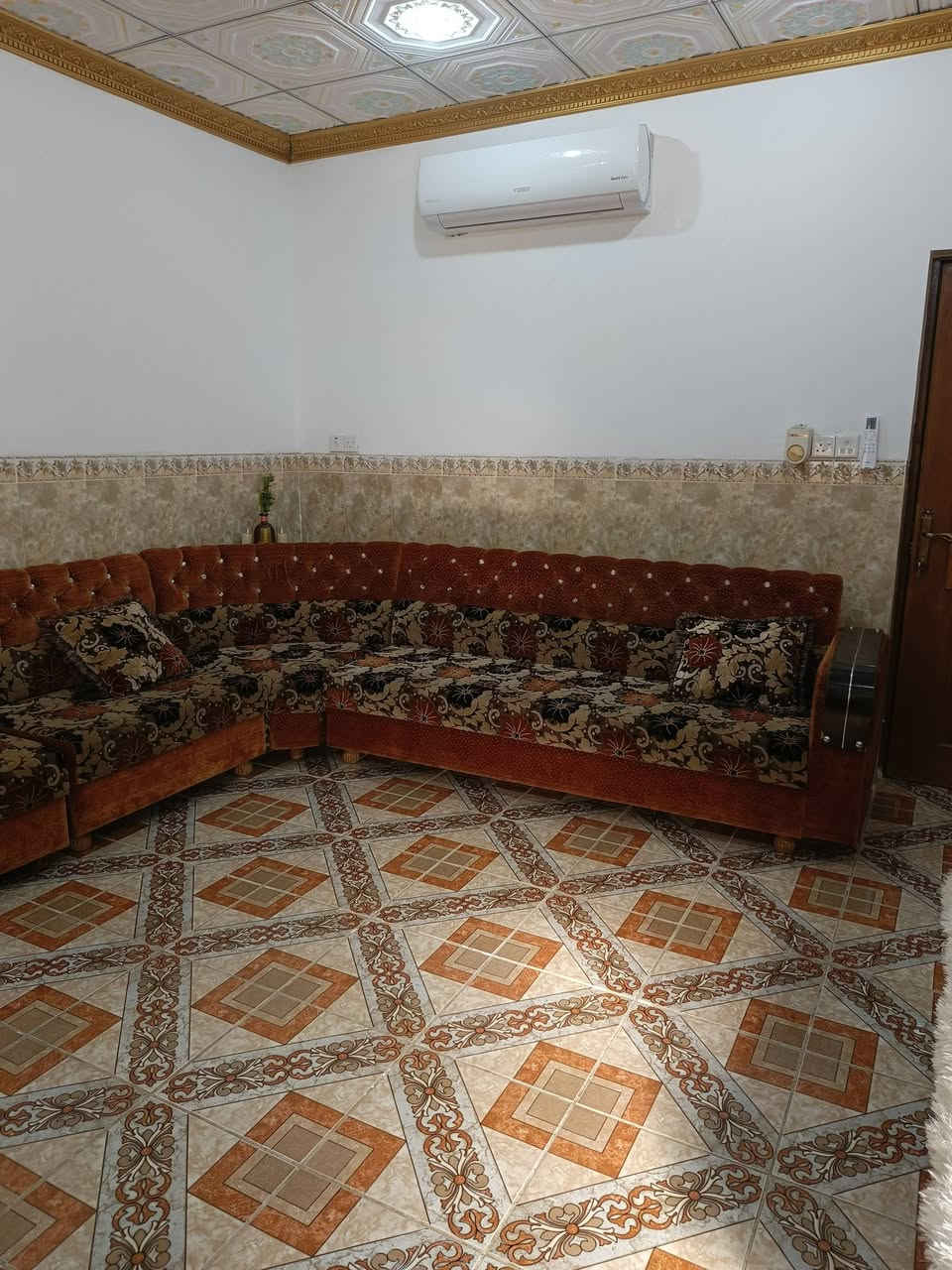 طخم للبيع عشر امتار سعر ٣٧٥وبيه مجال الاتصال على الرقم ***********
