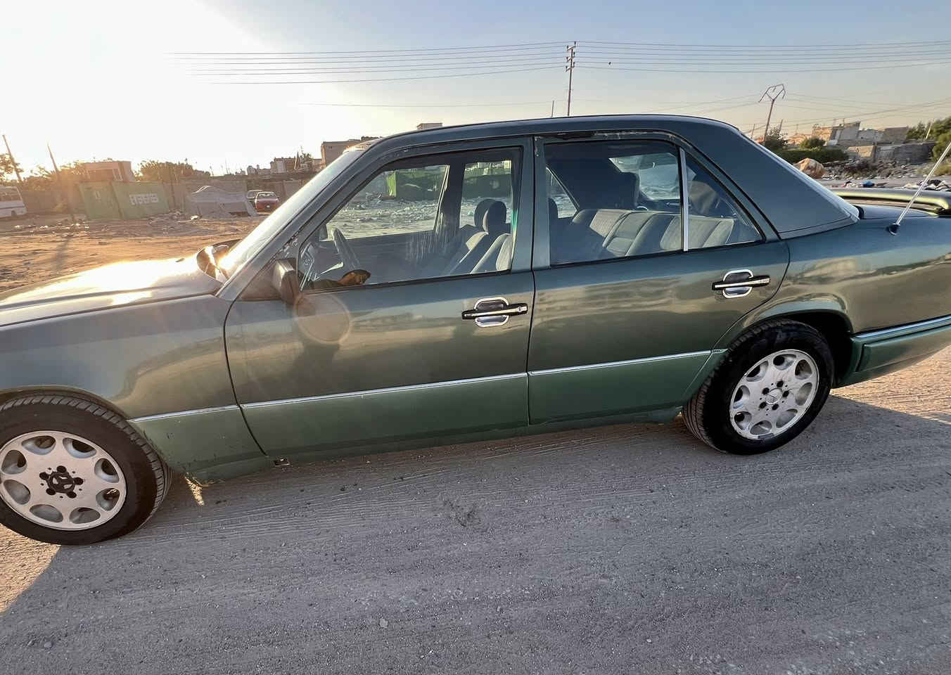 مارسدس دب موديل 1993
رقم بصرة انكليزي بسمي تداور بأي محافظة
هزة جديدة سنوية جديدة ل2027
حدادية جديدة
غرفة جديدة 
حدادية جديدة
باتري جديد
مكينة 3000 vvt ياباني
الكهربائيات شغالة 
سعرها 55$
مكانها نجف 
***********
