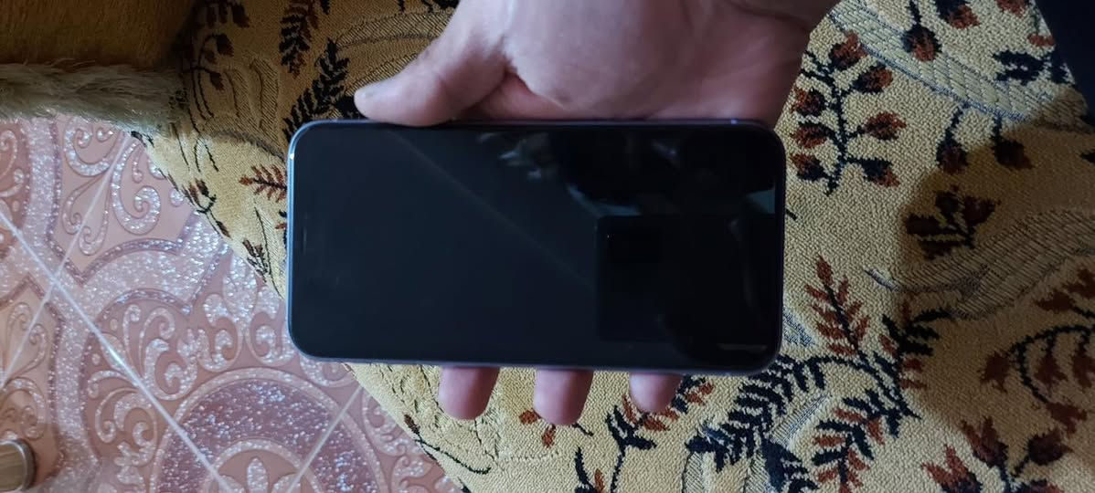 السلام عليكم
ايفون ١١ عادي 
وتر بروف امريكي 
الجهاز ما مفتوح بلادي 
بطاريه ٨٢ 
ذاكره ١٢٨ 
الجهاز فقط بيه شخط كلش صغير بالشاشه ما مأثر بشي و ما يبين اله تركز عليه و حته بالتصوير ما يبين 
سعره ٢٥٠ ويرهم مراوس ب بوكو 
 المكان :- الانبار - الرمادي


**إذا كنت صاحب هذا الإعلان وتريد حذفه لأي سبب، رجاءا أرسل رسالة إلى الدعم الفني**