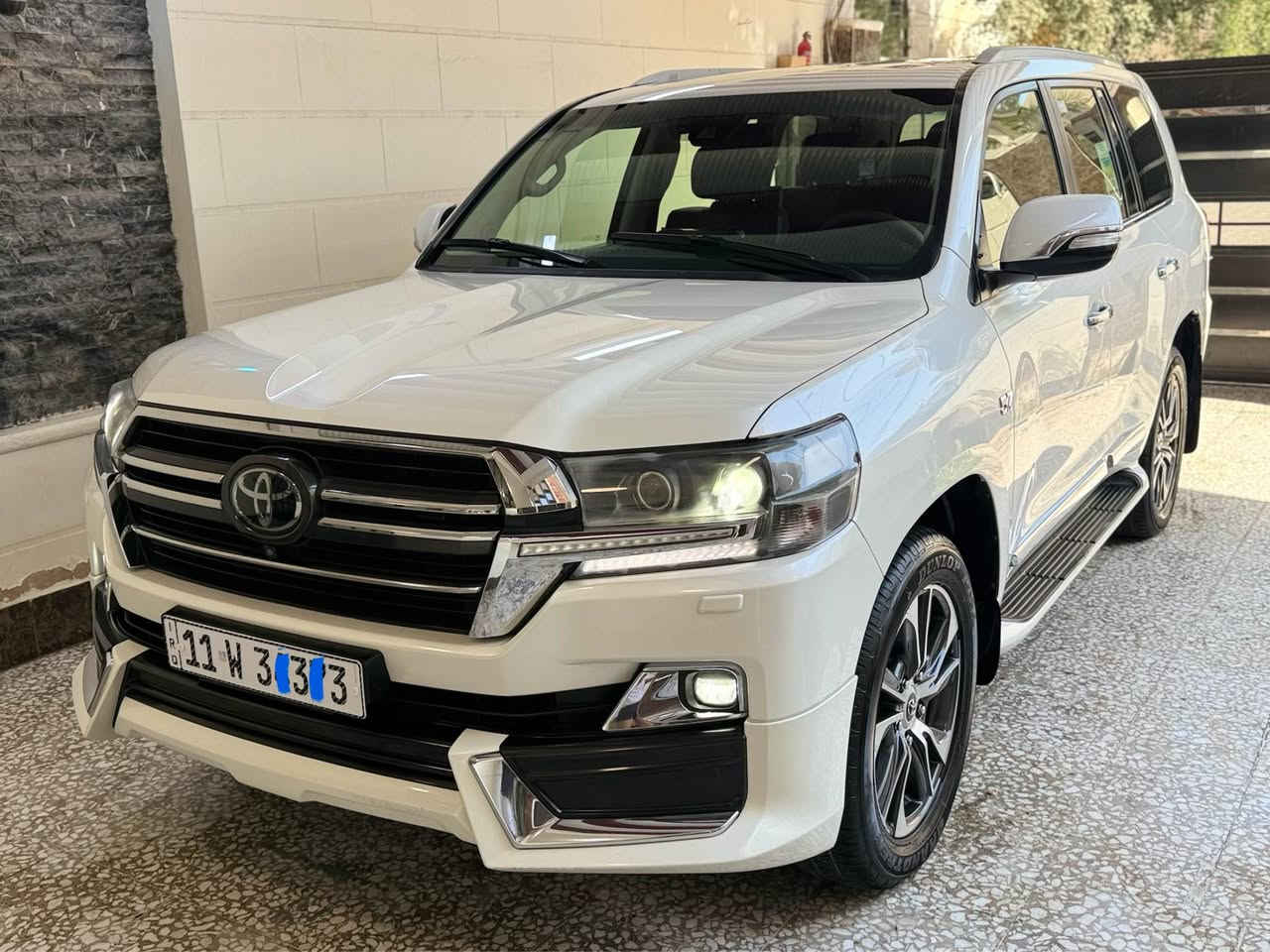 اللهم الصلاه على محمد وآل محمد 
البيع 
لاندكروز  VXS 
موديلها ٢٠٢٠ وعلى ايدي من الشركه والي هسه اخذته زيرو 
ماشيه حالياً  ( 60 ) الف حقيقي وعلى فحص
بعده اليلون بل سبعه راكب ما مفتوح   سياره على وضع الشركه برغي ما مفتوح وبيهه 
السياره كفاله عامه من ضربه وصبغ وبارد والفتح لوك السياره 
مواصفات vxs    
محرك 5700 اعلى فئه بل لاندكروزر مواصفات لكزز
رادار امامي وخلفي تحديد مسار نقط عمياه جكات تصعد وتنزل
داخل قرميدي كشنات حار بارد وخلفي كهرباء
3 شاشات تطبيق سماعات JPL اثنين 
البصمه الثانيه ما مستعمله ما مفتوحه اصلاً 
العده مالته كله ما مفتوح واسبير ما نازل والهوك قبل شكم يوم شديته بعده تاير الشركه بيهه 
مكاني بغداد
والرقم بغداد الدوالي الجديد رقم 11 انكليزي وسنويه 2031 تنتهي

‭٠٧٧٣ ٦٦٥ ١٧١٢ Colombo, Sri Lanka
