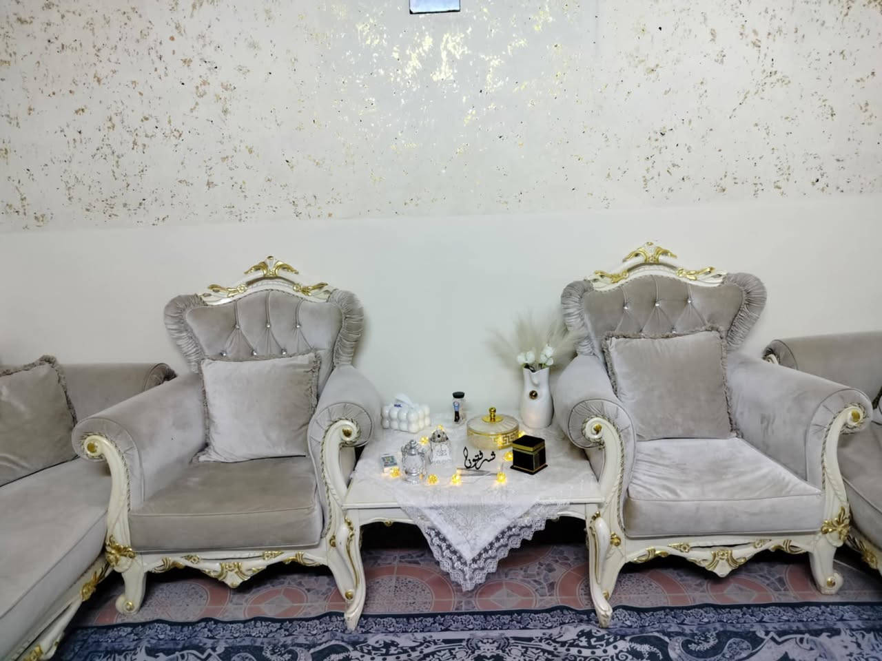 ديوان ملكي تركي 
نظافه 80٪
 موصل حي سومر 
سعر 650 وبي مجال شي قليل مو شراي لا تتصل 
اتصال ***********
*********** 
غير متواجد ع نت
