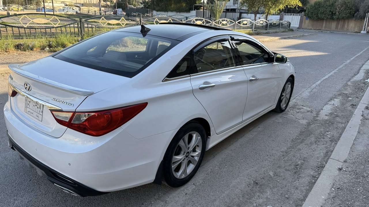 سوناتا خليجي جديده جدآ مكفوله من صبغ او حادث فول موصفات 1/1
محرك و كير مكفول بدون فتح او تبديل 
موصفات 
بنراما طكتين 
مري شفط 
كشن كهرباء 
حساس خلفي 
شاشه كبيره و كامره ع بغ 
دبل كزوز  
اريل نفكيشن 
تحكم ستيرن 
حجم محرك 2.400 دوش 
السعر 128 
مكاني بغداد حي الاعلام رقميً

***********
