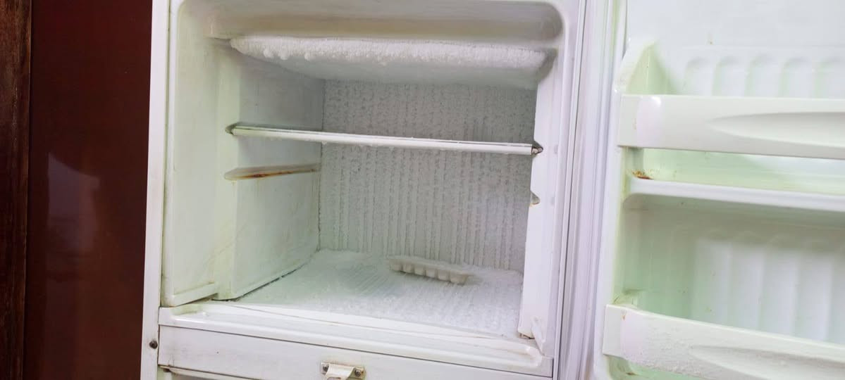 ثلاجه للبيع شغاله شرط الشغل السعر 200 وبيها مجال بصره حيانيه دور الشرطه رقم الهاتف ***********
