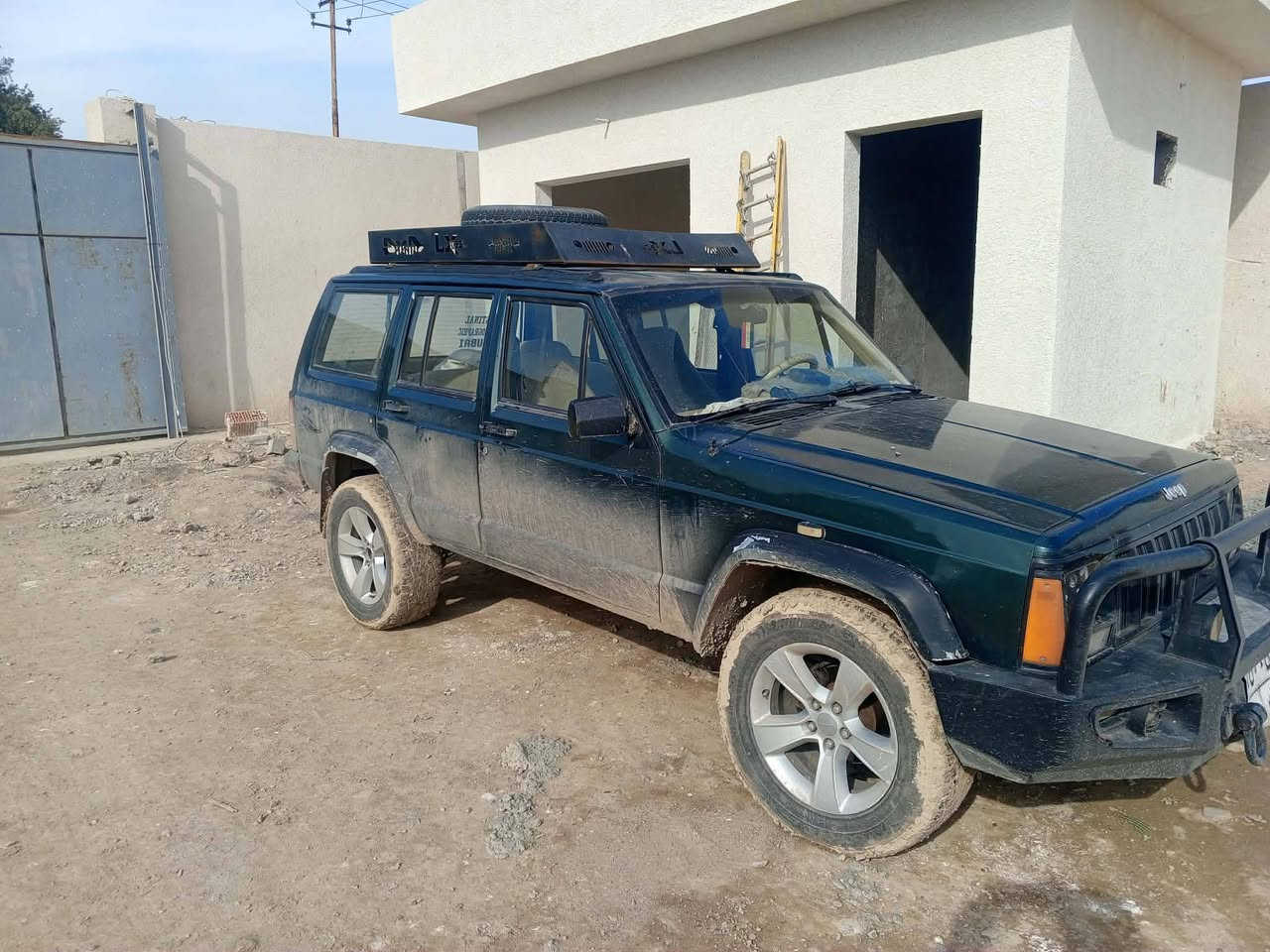 للبيع جيب موديل ١٩٩١ رقم سليمانيه سياره جاهزه وكلش حلوه مكينه وكير ياباني للبيع السعر ٥٠ وبيهة مجال مكاني اليوسفيه شراي اتصل ***********
